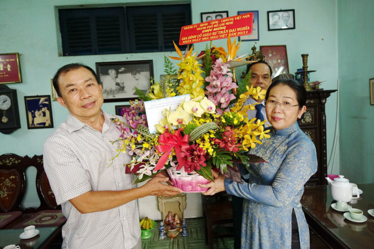 Lãnh đạo TP.HCM thăm gia đình cố giáo sư Trần Đại Nghĩa