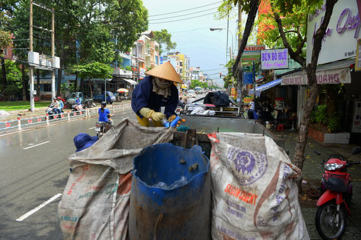 ​Thiết kế xe thu gom rác phân loại