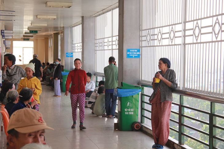 ​Bệnh viện Quảng Ngãi lập hàng rào chống nhảy lầu tự tử