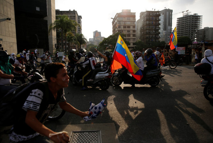 ​Biểu tình tại Venezuela, 2 sinh viên thiệt mạng