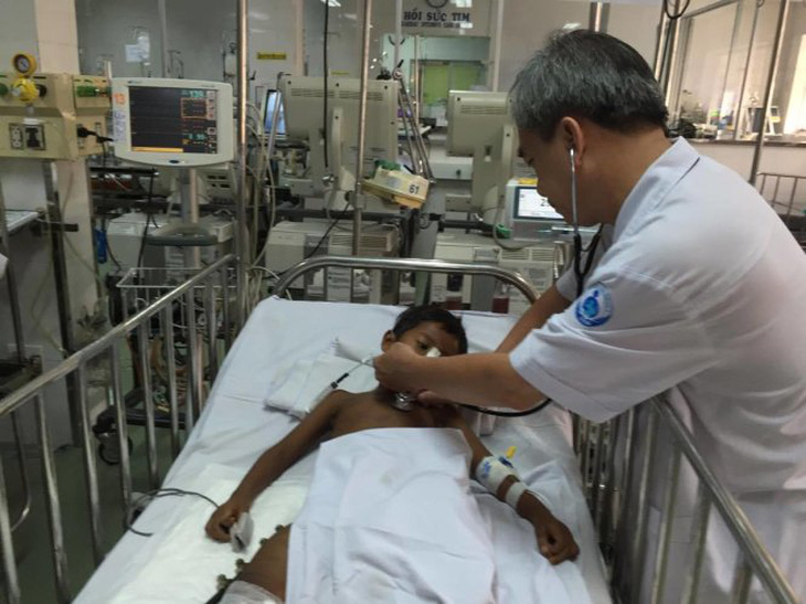 Cứu sống bé trai Campuchia bị hủy cơ, suy thận