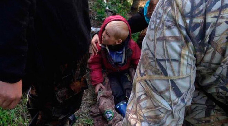 Cuộc giải cứu ly kỳ bé 4 tuổi lạc trong rừng 4 ngày
