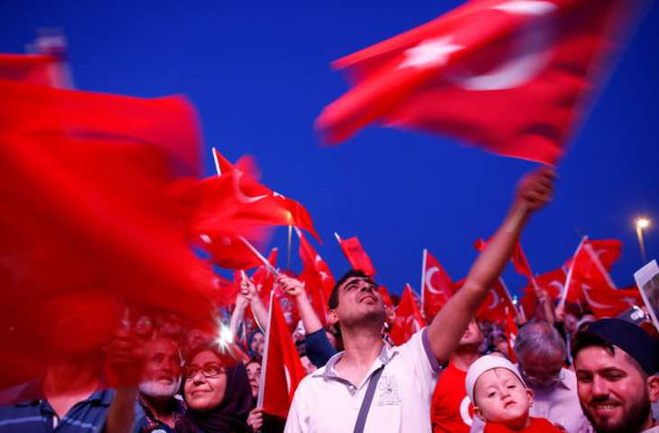 Tổng thống Thổ Nhĩ Kỳ đòi cắt đầu người dính líu đảo chính