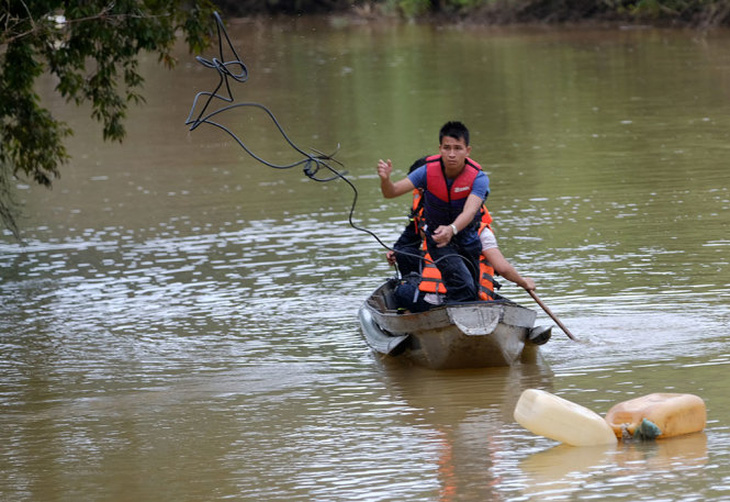 Tìm thấy 2 nạn nhân cuối cùng vụ lật xuồng trên sông Krông Nô