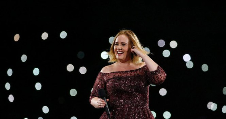 Adele bao rạp, chiếu Kẻ trộm mặt trăng cho nạn nhân vụ cháy London