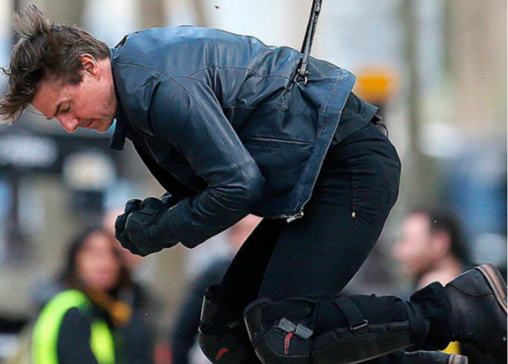 Xem clip Tom Cruise bị thương trên trường quay Mission Impossible 6