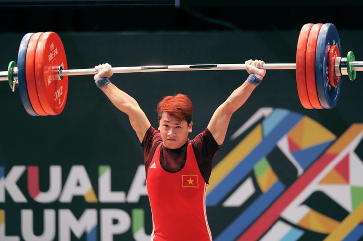 Trịnh Văn Vinh nén đau đánh bại á quân Olympic