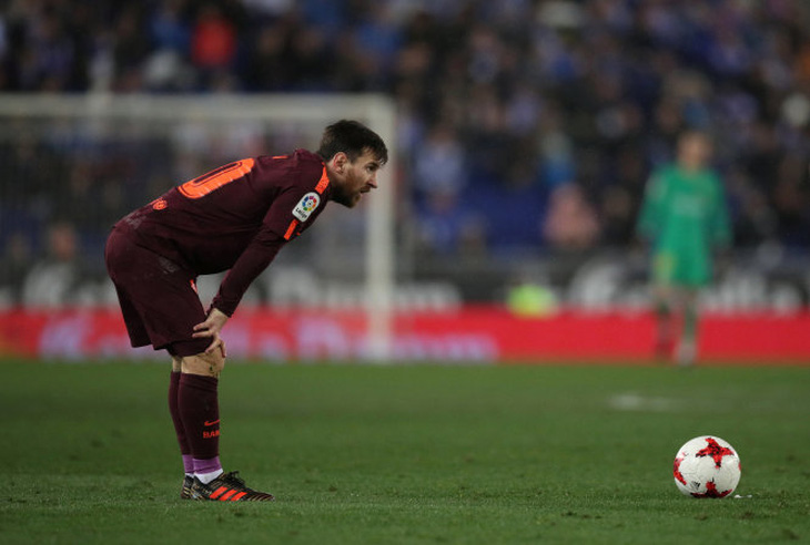 ​Messi sút hỏng penalty, Barca gục ngã trước Espanyol