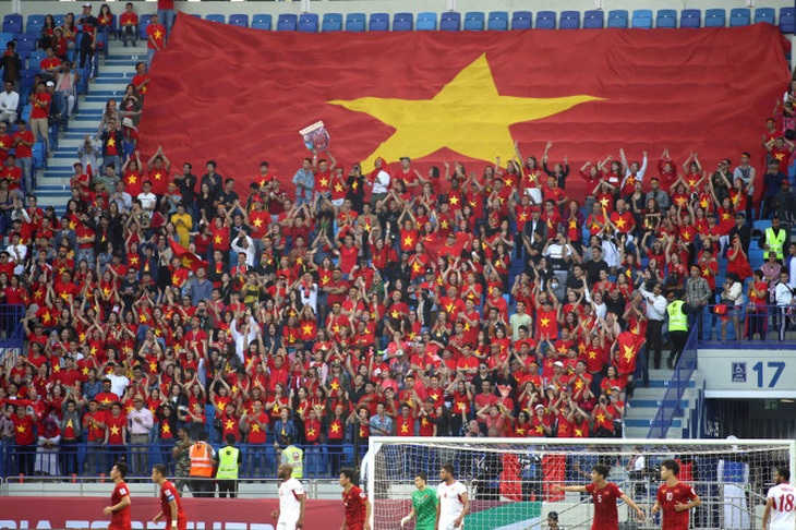Những lá đại kỳ tiếp lửa cho bóng đá Việt