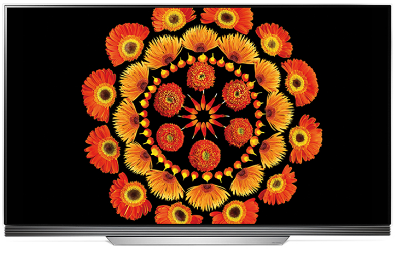 LG Electronics Vietnam tặng TV OLED E7 65 inch cho cầu thủ Quang Hải - Ảnh 1.