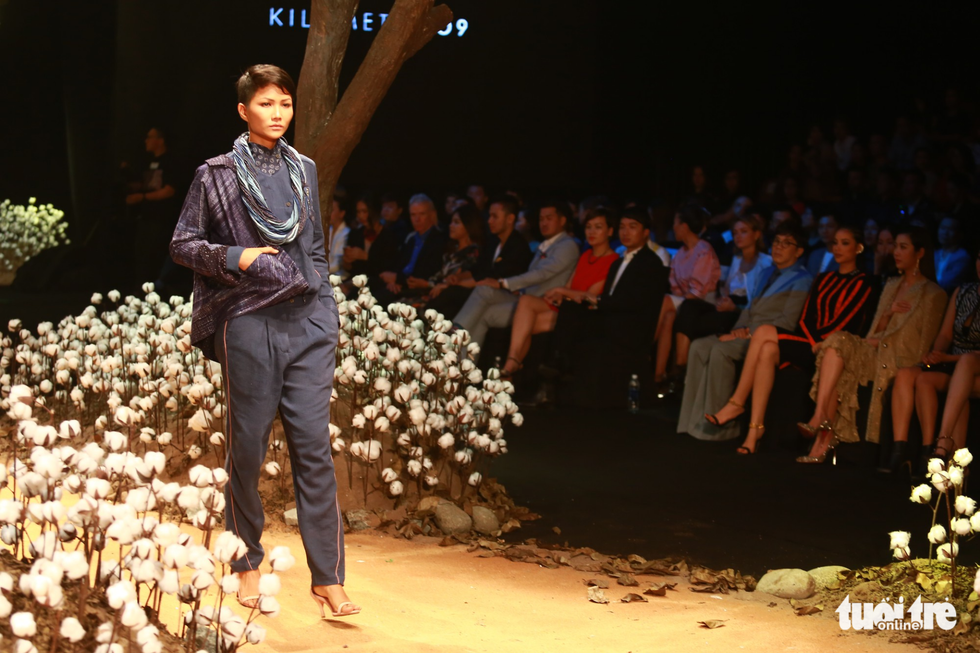 Lan Khuê, Minh Hằng khiến khán giả nhún nhảy với ELLE show - Ảnh 11. Lan Khuê, Minh Hằng khiến khán giả nhún nhảy với ELLE show - Ảnh 11.