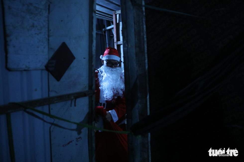 Những ông già Noel trên công trường Thủ Thiêm - Ảnh 7. Những ông già Noel trên công trường Thủ Thiêm - Ảnh 7.