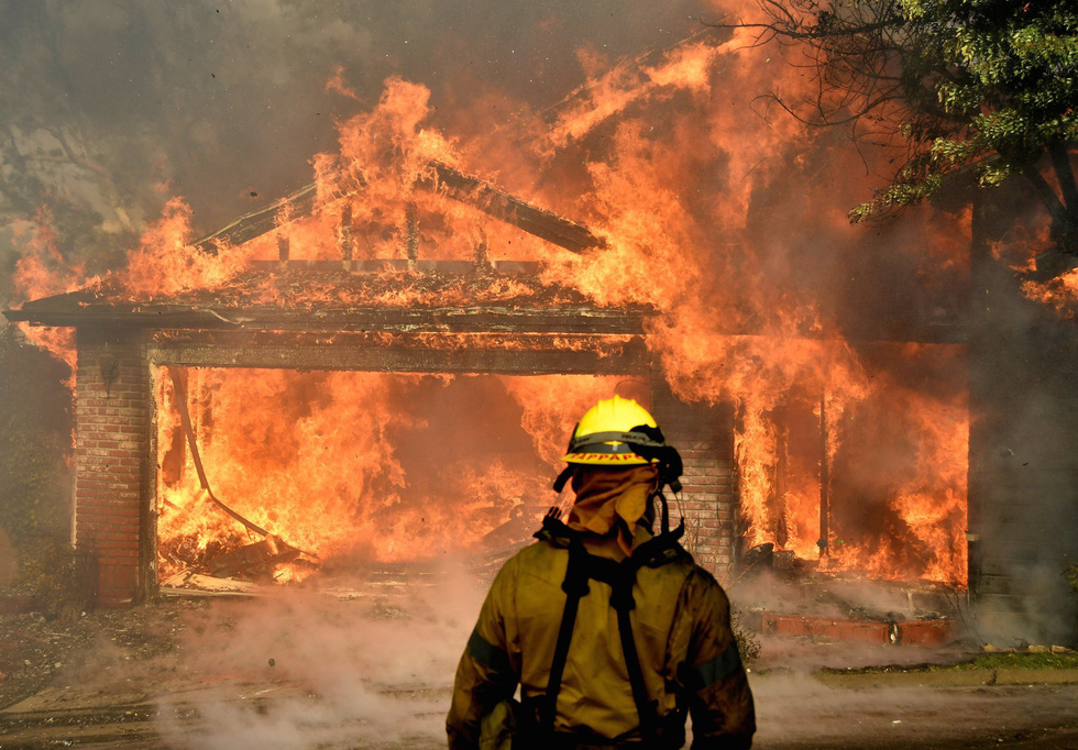 Thế giới trong tuần qua ảnh: hỏa hoạn kinh hoàng ở California - Ảnh 1.
