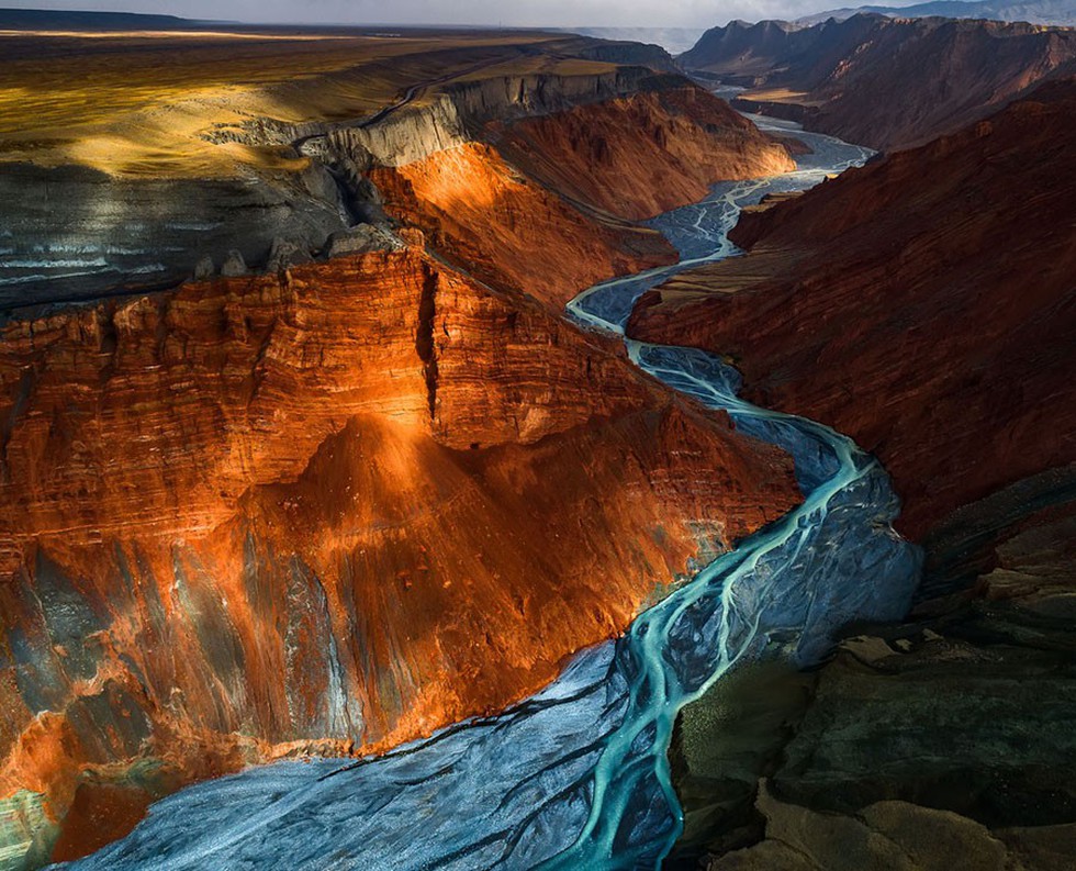 Ngắm ảnh thiên nhiên tuyệt đẹp đoạt giải của NatGeo năm 2017 - Ảnh 7. Ngắm ảnh thiên nhiên tuyệt đẹp đoạt giải của NatGeo năm 2017 - Ảnh 7.
