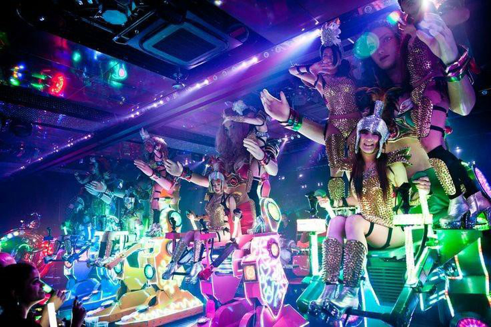 Nhà hàng robot nóng bỏng ở Tokyo - Ảnh 14. Nhà hàng robot nóng bỏng ở Tokyo - Ảnh 14.