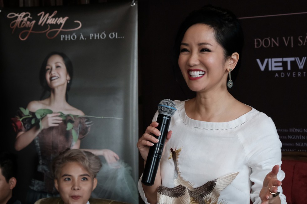 Hồng Nhung: diva chẳng cần hát nhạc diva - Ảnh 8. Hồng Nhung: diva chẳng cần hát nhạc diva - Ảnh 8.