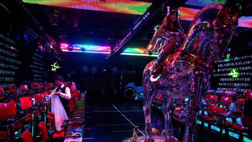 Nhà hàng robot nóng bỏng ở Tokyo - Ảnh 6. Nhà hàng robot nóng bỏng ở Tokyo - Ảnh 6.