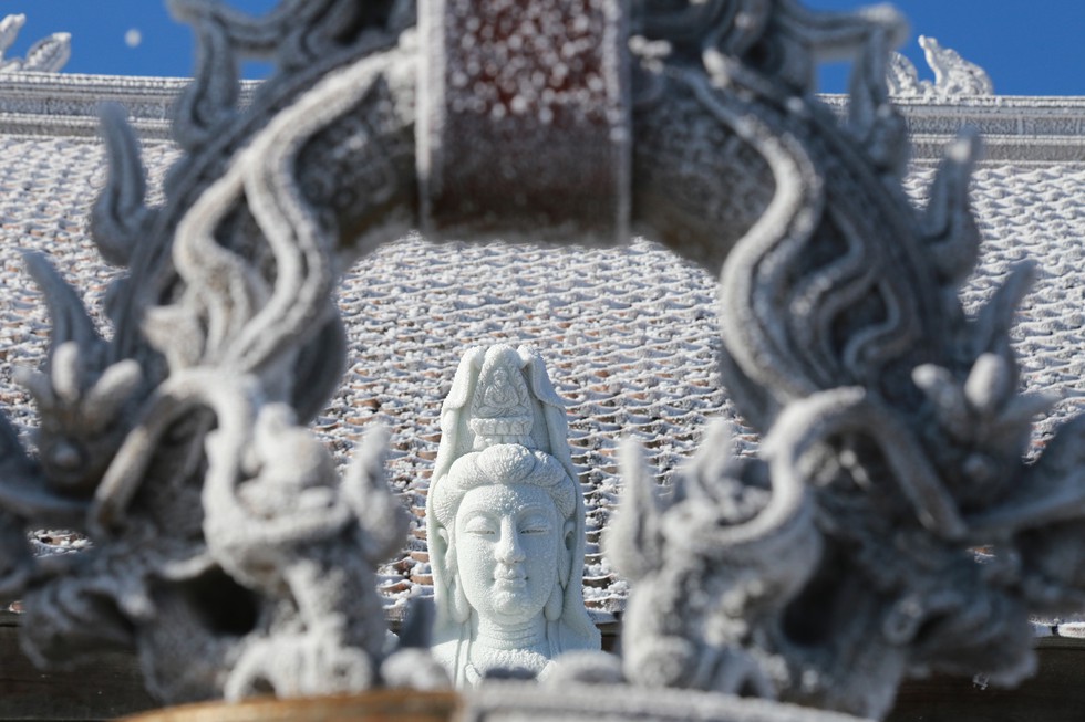 Mưa tuyết phủ trắng đỉnh Fansipan đẹp như cổ tích - Ảnh 11. Mưa tuyết phủ trắng đỉnh Fansipan đẹp như cổ tích - Ảnh 11.