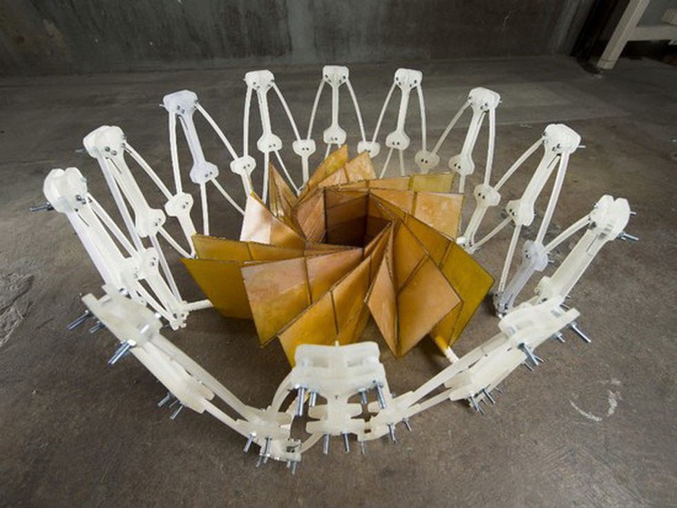 mẫu thử nghiệm xếp tấm thu năng lượng mặt trời lấy ý tưởng từ origami (nasa) mẫu thử nghiệm xếp tấm thu năng lượng mặt trời lấy ý tưởng từ origami (nasa)