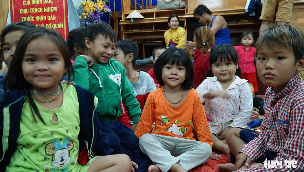 2.000 trẻ đất mũi Cà Mau trú bão trong đêm lạnh - Ảnh 19. 2.000 trẻ đất mũi Cà Mau trú bão trong đêm lạnh - Ảnh 19.