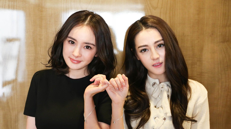 Ai phát hiện 1 trong những gương mặt đẹp nhất thế giới Địch Lệ Nhiệt Ba - Ảnh 6. Ai phát hiện 1 trong những gương mặt đẹp nhất thế giới Địch Lệ Nhiệt Ba - Ảnh 6.