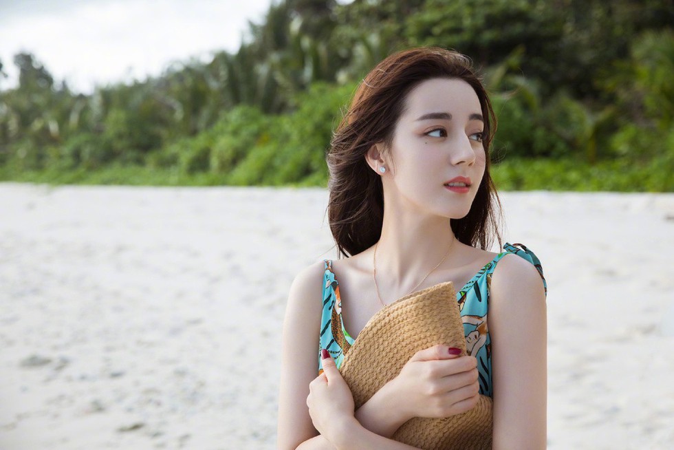 Ai phát hiện 1 trong những gương mặt đẹp nhất thế giới Địch Lệ Nhiệt Ba - Ảnh 9. Ai phát hiện 1 trong những gương mặt đẹp nhất thế giới Địch Lệ Nhiệt Ba - Ảnh 9.