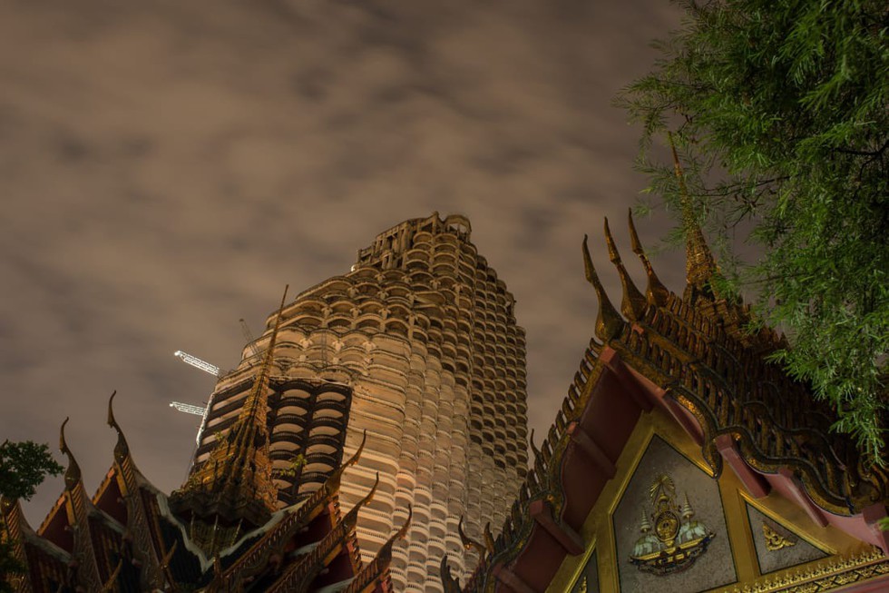 Sathorn Unique Tower - Tòa tháp ‘ma’ bị lãng quên ở Bangkok - Ảnh 2. Sathorn Unique Tower - Tòa tháp ‘ma’ bị lãng quên ở Bangkok - Ảnh 2.