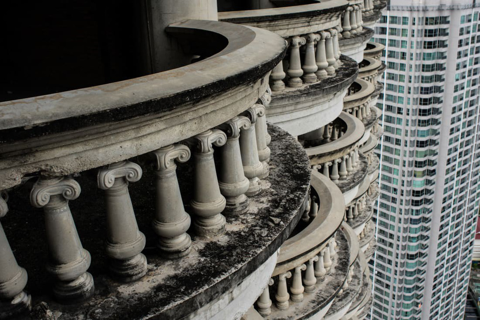 Sathorn Unique Tower - Tòa tháp ‘ma’ bị lãng quên ở Bangkok - Ảnh 3. Sathorn Unique Tower - Tòa tháp ‘ma’ bị lãng quên ở Bangkok - Ảnh 3.