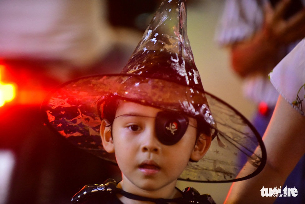Bạn trẻ Sài Gòn hóa trang tại phố Tây trước dịp lễ Halloween - Ảnh 10. Bạn trẻ Sài Gòn hóa trang tại phố Tây trước dịp lễ Halloween - Ảnh 10.