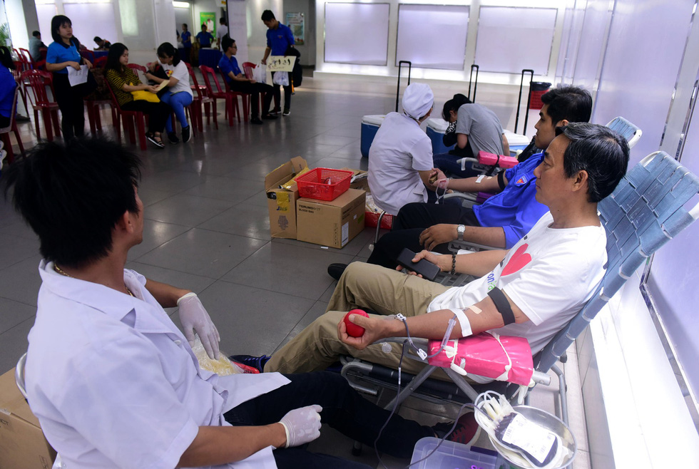 Bạn trẻ Sài Gòn rủ nhau hiến máu cứu người - Ảnh 5. Bạn trẻ Sài Gòn rủ nhau hiến máu cứu người - Ảnh 5.