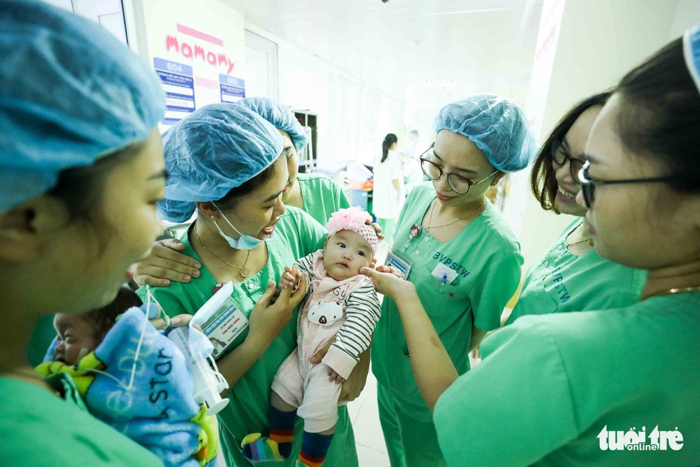 Bé Gái đang chờ mẹ... - Ảnh 4. Bé Gái đang chờ mẹ... - Ảnh 4.