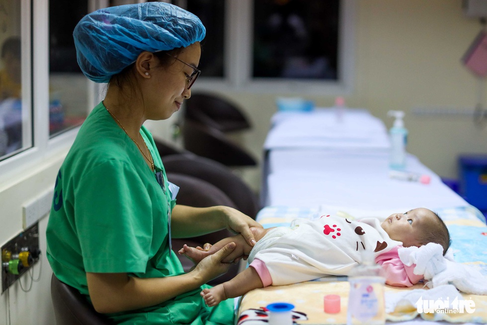 Bé Gái đang chờ mẹ... - Ảnh 6. Bé Gái đang chờ mẹ... - Ảnh 6.