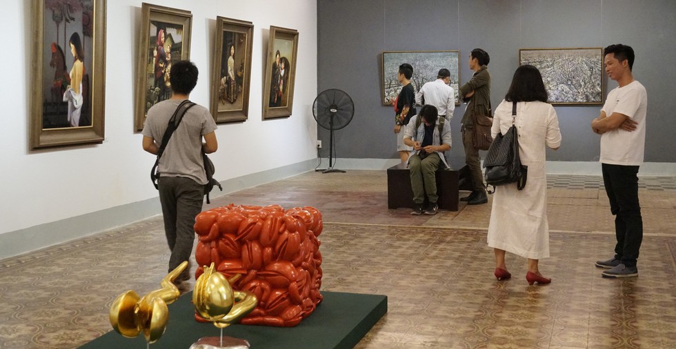 Có gì ở triển lãm tranh hiện thực đang thu hút khách tham quan Sài Gòn? - Ảnh 5. Có gì ở triển lãm tranh hiện thực đang thu hút khách tham quan Sài Gòn? - Ảnh 5.