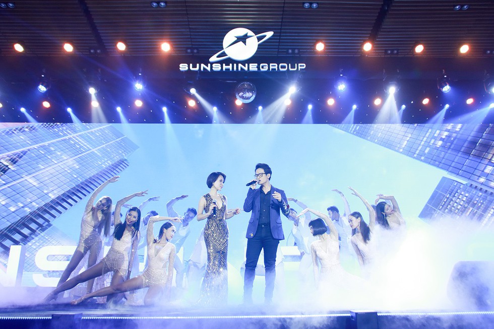 Mãn nhãn với đêm ra mắt Sunshine Group tại TP.HCM - Ảnh 6. Mãn nhãn với đêm ra mắt Sunshine Group tại TP.HCM - Ảnh 6.