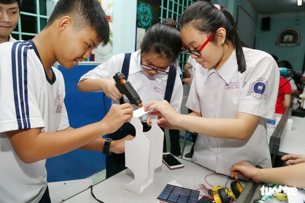 Học sinh học cách thoát hiểm trong phòng thực tế ảo - Ảnh 9. Học sinh học cách thoát hiểm trong phòng thực tế ảo - Ảnh 9.