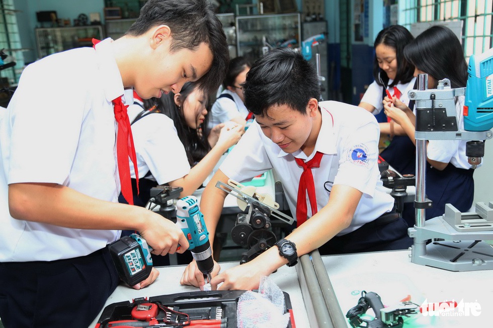 Học sinh học cách thoát hiểm trong phòng thực tế ảo - Ảnh 10. Học sinh học cách thoát hiểm trong phòng thực tế ảo - Ảnh 10.