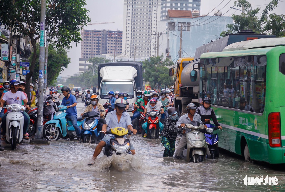 Khốn khổ vì bụi bặm, bẫy ổ gà trên đường Huỳnh Tấn Phát - Ảnh 13. Khốn khổ vì bụi bặm, bẫy ổ gà trên đường Huỳnh Tấn Phát - Ảnh 13.
