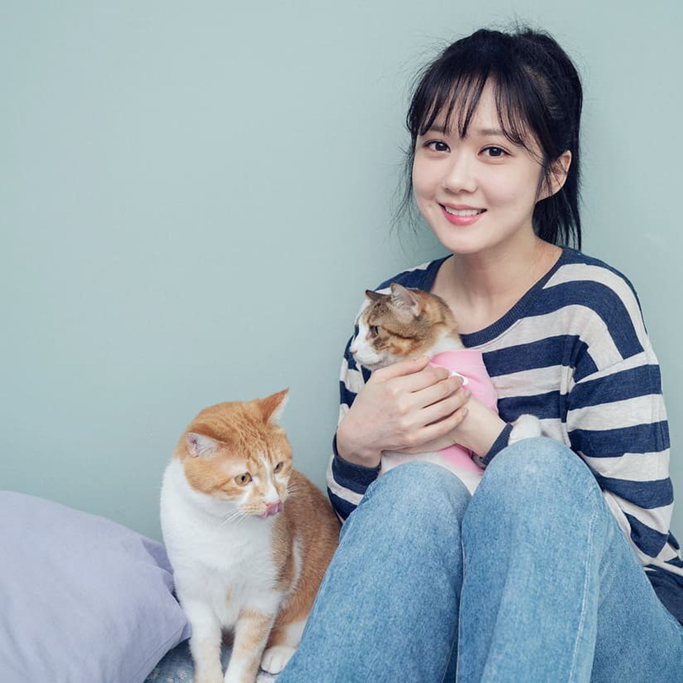 Jang Na Ra đẹp như gái 20 vào vai hoàng hậu - Ảnh 7. Jang Na Ra đẹp như gái 20 vào vai hoàng hậu - Ảnh 7.