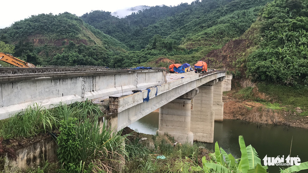 Xử lý sai phạm vụ Nghiệm thu 2 năm, cầu vẫn... chưa xong trước 5-11 - Ảnh 3. Xử lý sai phạm vụ Nghiệm thu 2 năm, cầu vẫn... chưa xong trước 5-11 - Ảnh 3.