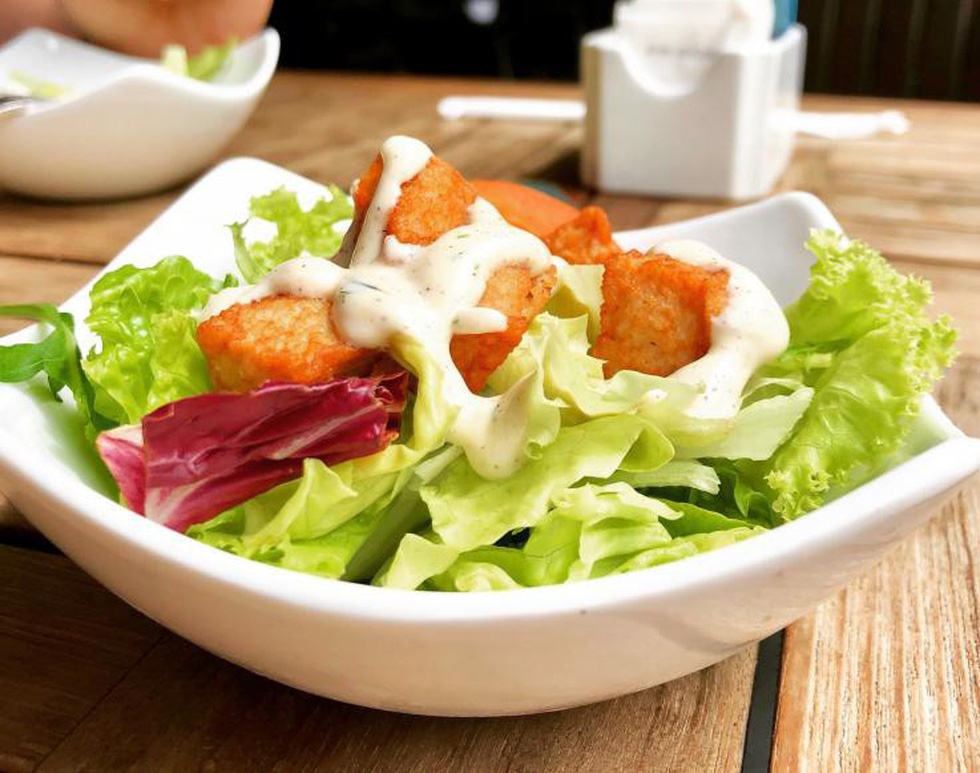 20 thực phẩm tưởng tốt mà không hề tốt Light-salad-dressing-1542868464252836774041