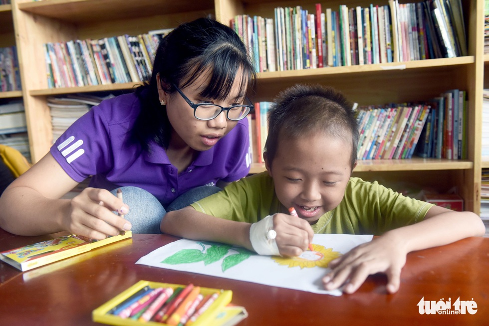 Những chiến binh nhí tô tranh hưởng ứng Ngày hội hoa hướng dương - Ảnh 10. Những chiến binh nhí tô tranh hưởng ứng Ngày hội hoa hướng dương - Ảnh 10.