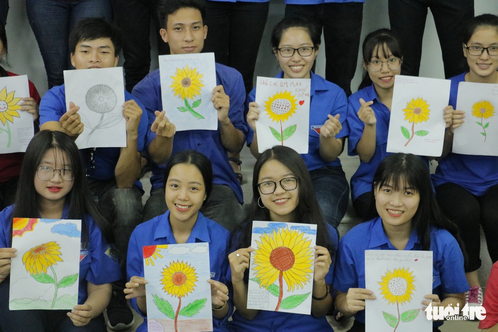 Những chiến binh nhí tô tranh hưởng ứng Ngày hội hoa hướng dương - Ảnh 17. Những chiến binh nhí tô tranh hưởng ứng Ngày hội hoa hướng dương - Ảnh 17.