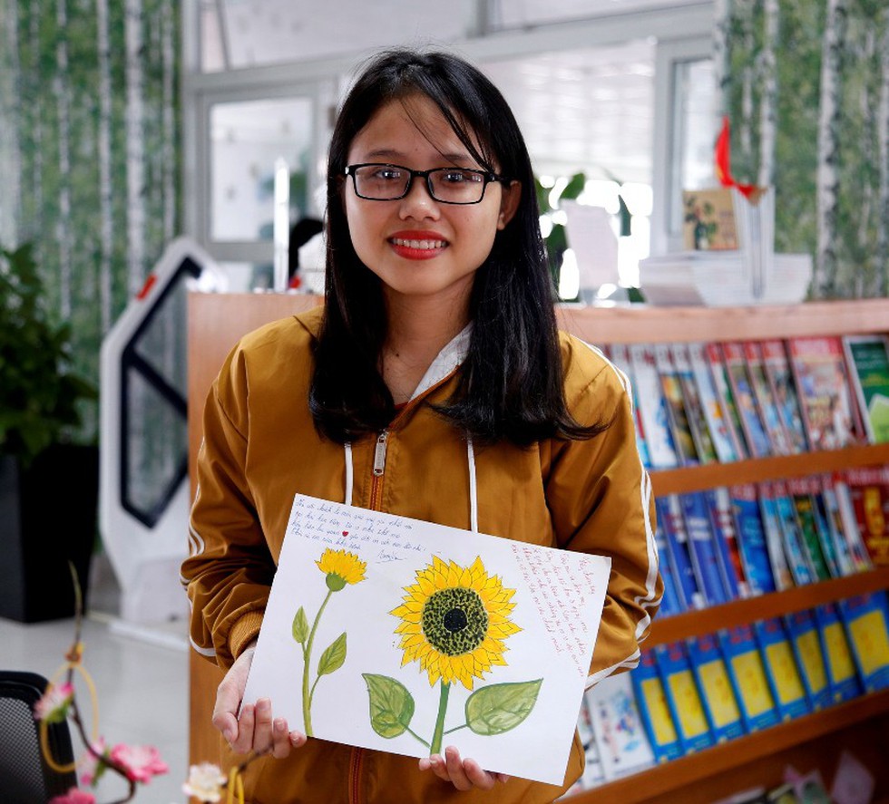 Vẽ tranh, trao quà ủng hộ bệnh nhi ung thư ở Đà Nẵng - Ảnh 2. Vẽ tranh, trao quà ủng hộ bệnh nhi ung thư ở Đà Nẵng - Ảnh 2.