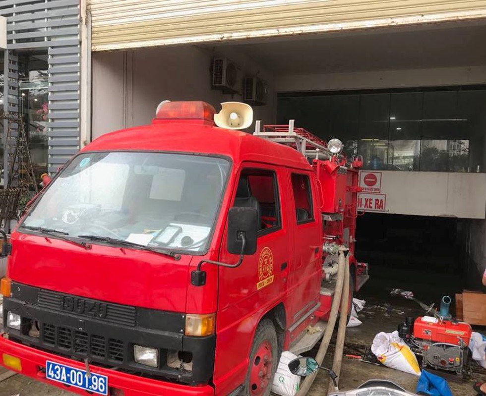 Giải cứu xế hộp chết chìm ở chung cư cao cấp Đà Nẵng - Ảnh 6. Giải cứu xế hộp chết chìm ở chung cư cao cấp Đà Nẵng - Ảnh 6.
