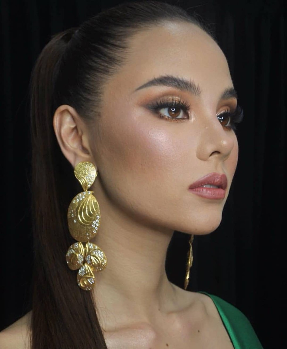 Kiểu catwalk nham thạch của Hoa hậu Hoàn vũ Catriona Gray - Ảnh 11. Kiểu catwalk nham thạch của Hoa hậu Hoàn vũ Catriona Gray - Ảnh 11.