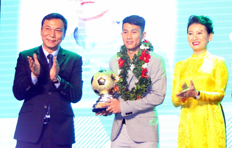 Quang Hải giành Quả bóng vàng Việt Nam 2018 - Ảnh 7. Quang Hải giành Quả bóng vàng Việt Nam 2018 - Ảnh 7.