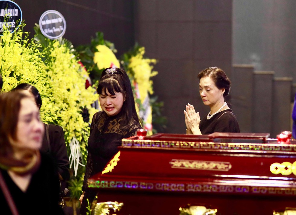 Lễ tang NSND Anh Tú: Người ra đi để lại nỗi tiếc thương - Ảnh 21. Lễ tang NSND Anh Tú: Người ra đi để lại nỗi tiếc thương - Ảnh 21.