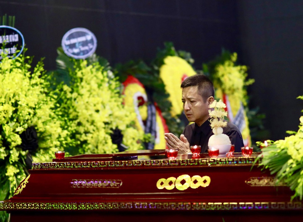 Lễ tang NSND Anh Tú: Người ra đi để lại nỗi tiếc thương - Ảnh 22. Lễ tang NSND Anh Tú: Người ra đi để lại nỗi tiếc thương - Ảnh 22.