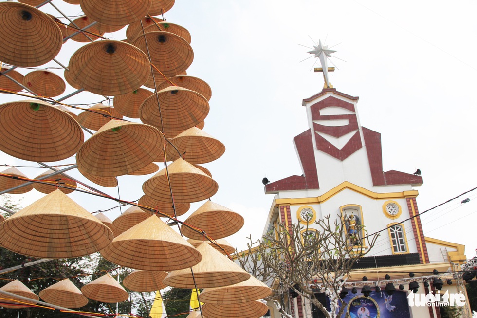 Lung linh những cây thông Noel ‘có một không hai ở xứ Nghệ - Ảnh 12. Lung linh những cây thông Noel ‘có một không hai ở xứ Nghệ - Ảnh 12.