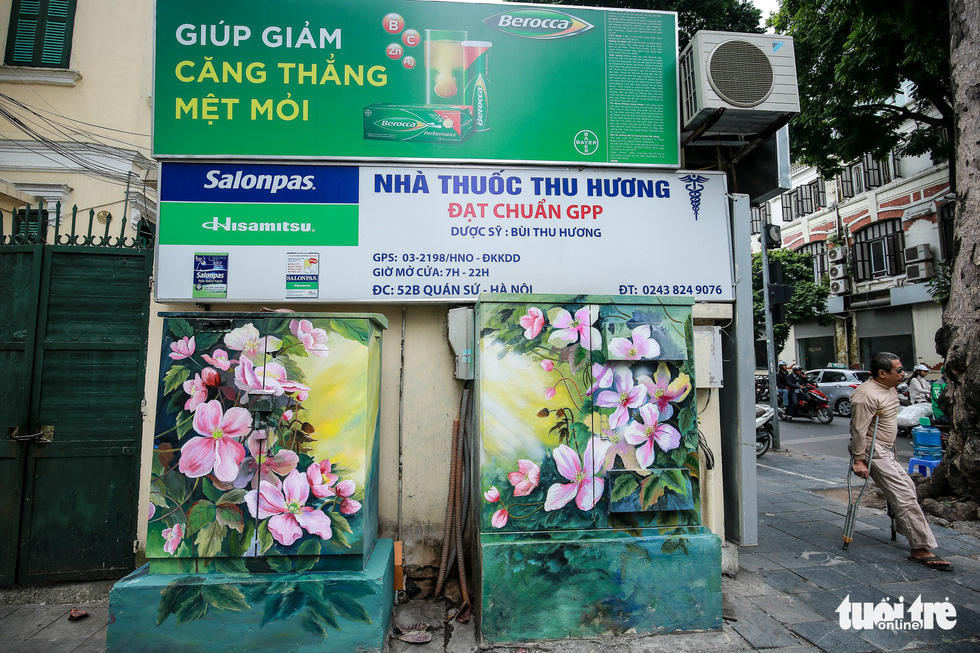 Tủ điện Hà Nội được khoác áo mới đón Tết - Ảnh 9. Tủ điện Hà Nội được khoác áo mới đón Tết - Ảnh 9.